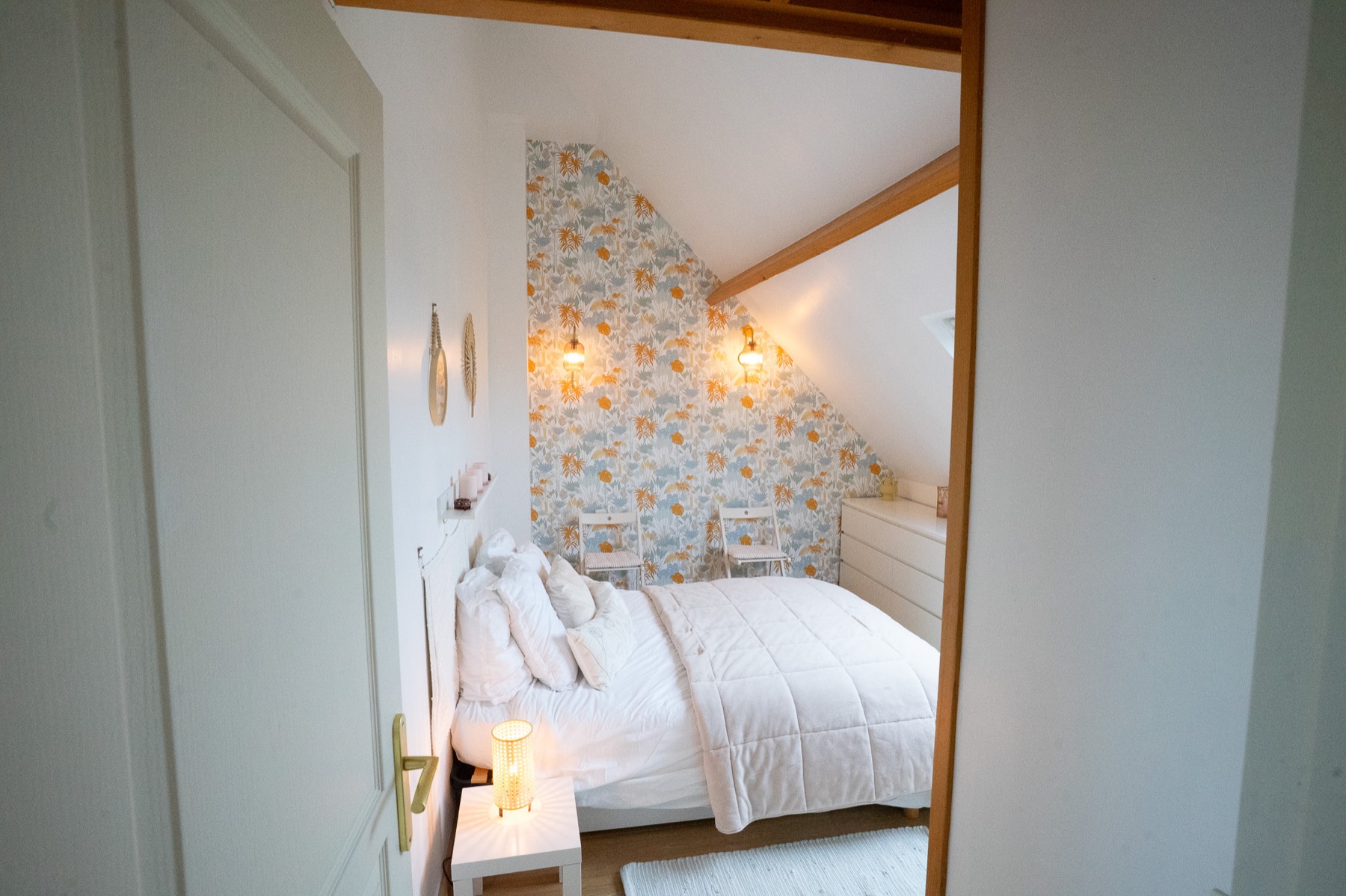 Chambre vue depuis le couloir